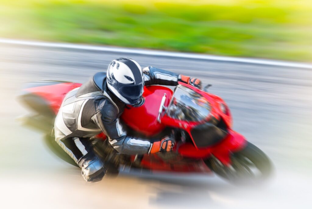 découvrez nos offres d'assurance moto sportive spécialement conçues pour les conducteurs de moins de 25 ans. profitez de tarifs compétitifs et d'une protection adaptée à votre passion, tout en circulant en toute sérénité.