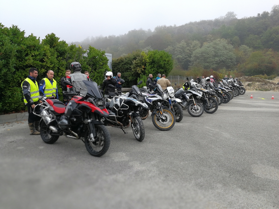 découvrez l'assurance motards sereine, conçue pour vous offrir une protection complète et une tranquillité d'esprit sur la route. profitez de garanties adaptées à vos besoins et d'un service clientèle à l'écoute pour des trajets en toute sécurité.