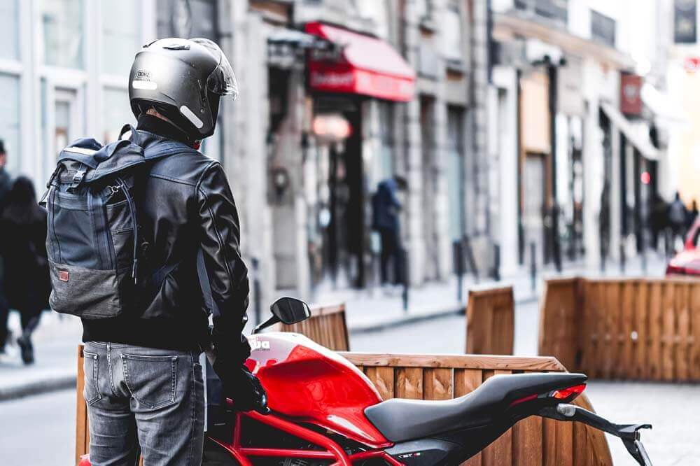 découvrez comment idéaliser votre sécurité sur la route tout en préservant votre budget avec notre assurance moto économique. profitez de garanties adaptées à vos besoins et d'un service client à l'écoute pour assurer vos trajets en toute sérénité.