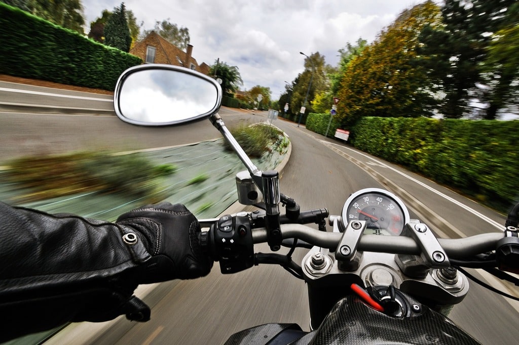 découvrez notre assurance moto spécialement conçue pour les jeunes conducteurs à saint-benoît. protégez votre véhicule avec des garanties adaptées à votre profil et bénéficiez d'une couverture complète à des tarifs compétitifs. roulez sereinement avec notre offre personnalisée !