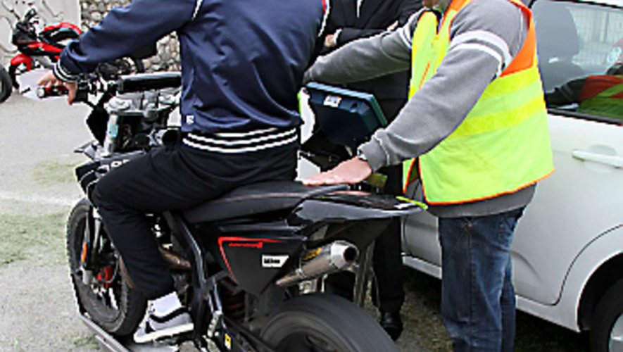 découvrez nos offres d'assurance moto spécialement conçues pour les jeunes à sainte-suzanne. profitez de garanties adaptées à vos besoins, d'un service client réactif et de tarifs compétitifs pour rouler en toute sérénité.