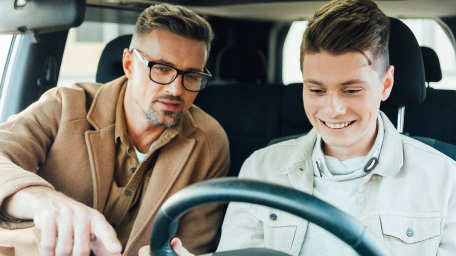 obtenez l'assurance idéale pour les jeunes conducteurs en 2023. découvrez des offres adaptées à votre profil, des tarifs compétitifs et des garanties adaptées pour conduire en toute sérénité.