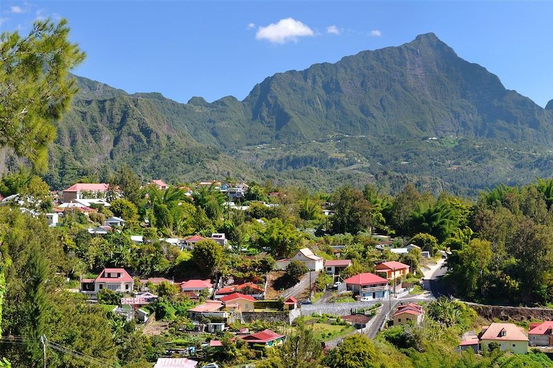 découvrez l'assurance moto cilaos, une protection adaptée à vos besoins spécifiques pour rouler en toute sérénité dans les paysages magnifiques de la réunion. profitez de tarifs compétitifs et d'une couverture complète pour votre moto.