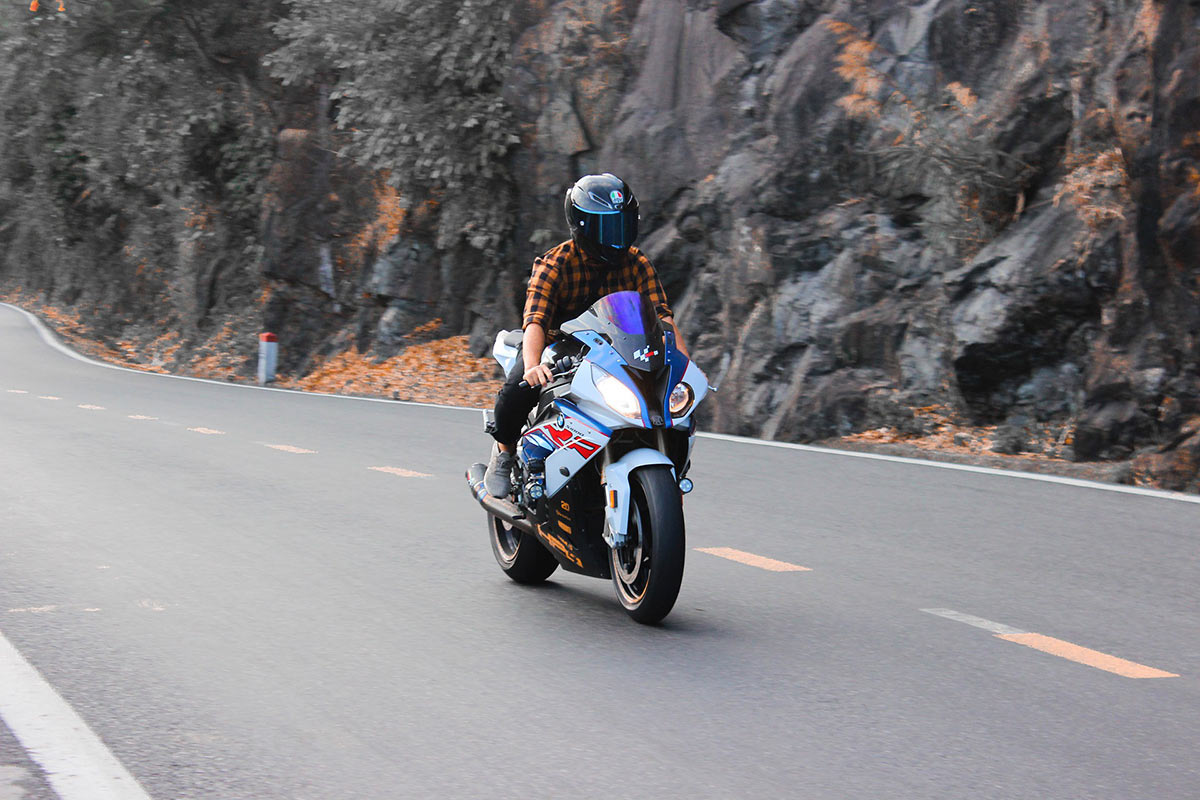 découvrez nos solutions d'assurance moto spécialement conçues pour les jeunes conducteurs. bénéficiez de garanties adaptées à votre profil, d'un accompagnement personnalisé et de tarifs compétitifs pour rouler en toute sérénité.