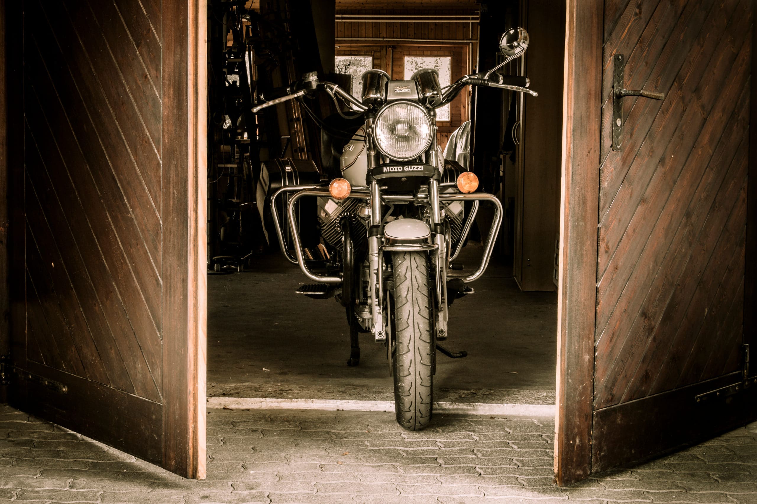 découvrez notre assurance moto vintage sur mesure, spécialement conçue pour les passionnés de motos anciennes. protégez votre précieux deux-roues avec des garanties adaptées à vos besoins et bénéficiez d'une assistance dédiée. faites revivre l'âge d'or de la moto en toute sérénité !