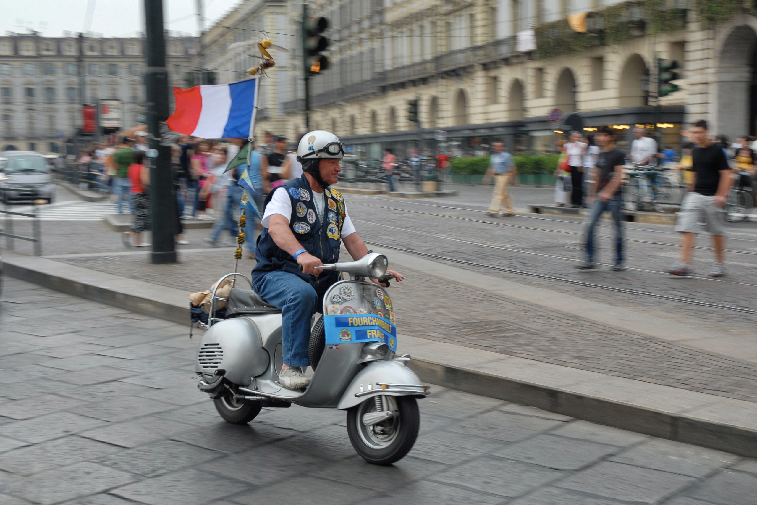 découvrez notre sélection des meilleures assurances deux-roues pour protéger votre moto ou scooter. comparez les offres, bénéficiez de conseils d'experts et trouvez la couverture qui vous convient le mieux pour rouler en toute sérénité.