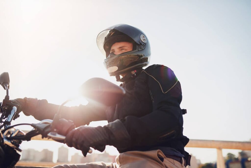 découvrez nos offres d'assurance moto spécialement conçues pour les jeunes conducteurs. protégez votre moto tout en bénéficiant de tarifs avantageux et d'une couverture adaptée à vos besoins. roulez l'esprit tranquille !