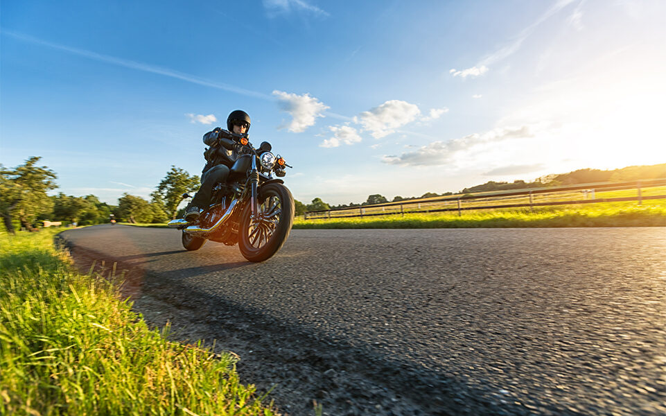 découvrez notre guide complet sur l'assurance moto, les différents types de couvertures, les conseils pour choisir la meilleure offre et les bénéfices d'une protection adaptée pour profiter pleinement de votre passion sur deux roues.