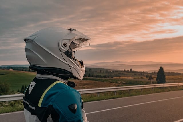 découvrez nos options d'assurance moto adaptées aux jeunes conducteurs. profitez de tarifs compétitifs et d'une couverture complète pour rouler en toute sérénité. obtenez votre devis personnalisé dès aujourd'hui !