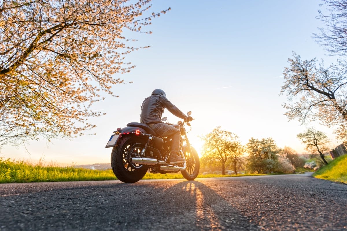 découvrez nos offres d'assurance moto spécialement conçues pour les jeunes conducteurs. profitez de tarifs compétitifs, d'une couverture adaptée et de conseils personnalisés pour rouler sereinement en toute sécurité.