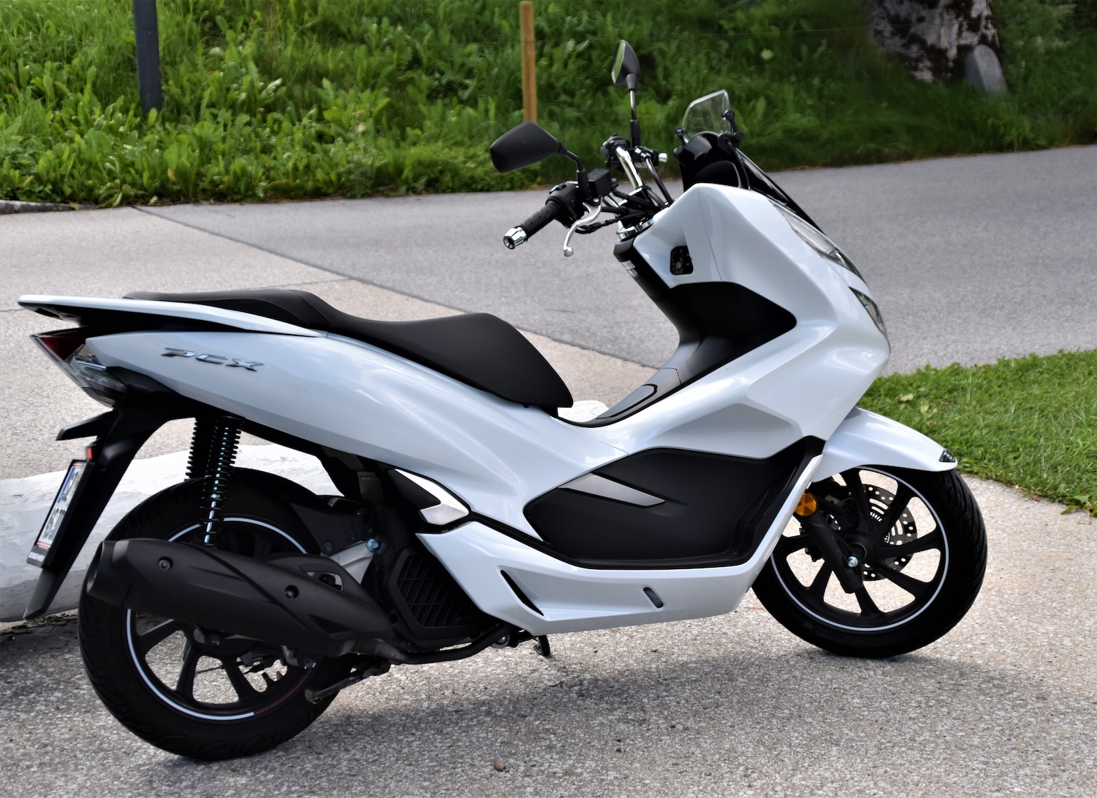 découvrez notre guide complet sur l'assurance scooter 125 : choisissez la protection adaptée à vos besoins, comparez les offres et assurez votre deux-roues en toute sérénité.