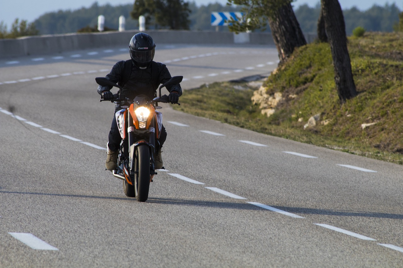 découvrez notre offre d'assurance moto dédiée aux jeunes conducteurs. profitez de garanties adaptées à vos besoins, d'un tarif compétitif et d'un accompagnement personnalisé pour rouler en toute sérénité.