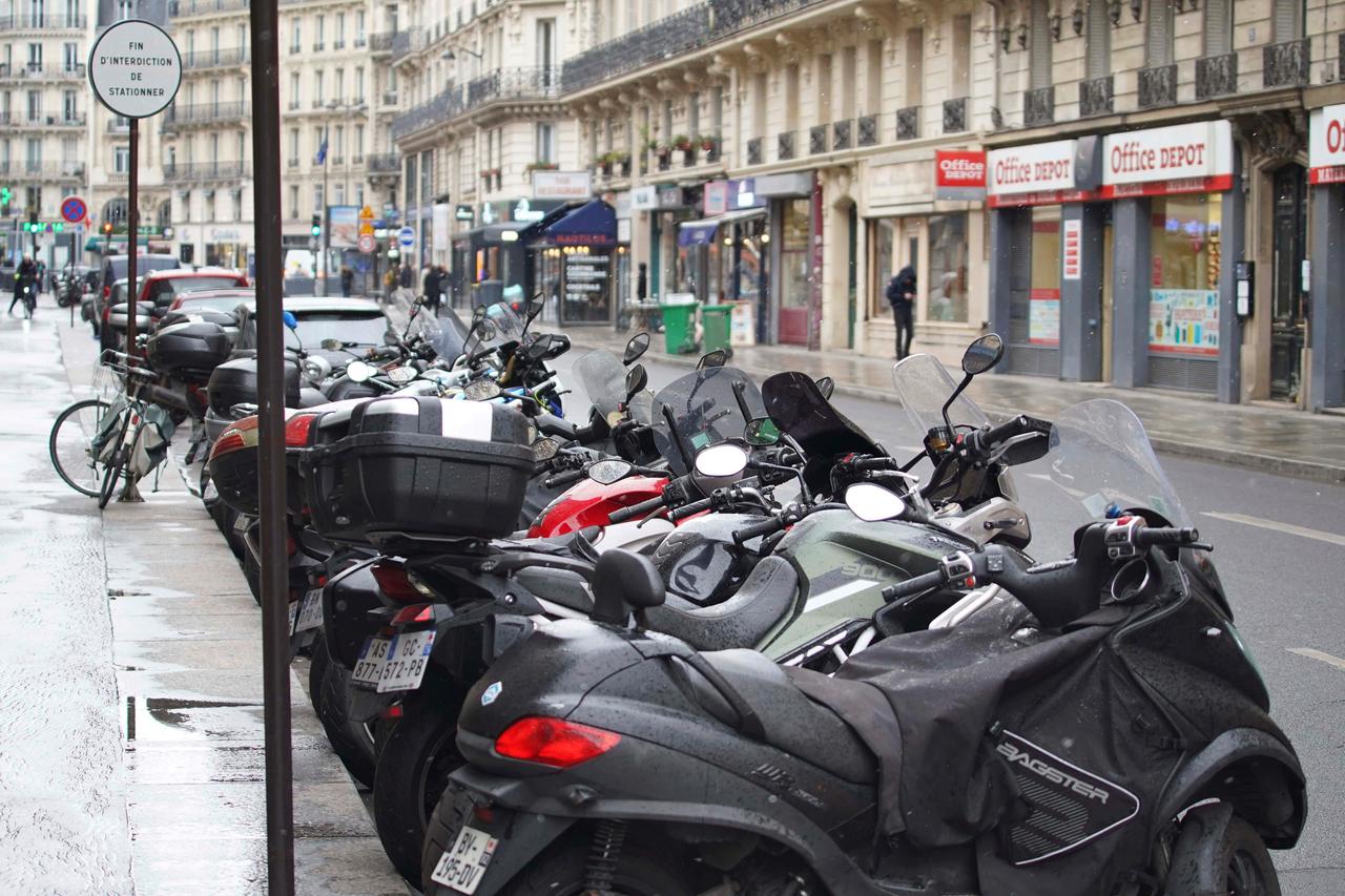 découvrez les tarifs de l'assurance moto à paris et comparez les offres pour trouver celle qui correspond le mieux à vos besoins. protégez votre deux-roues tout en maîtrisant votre budget.