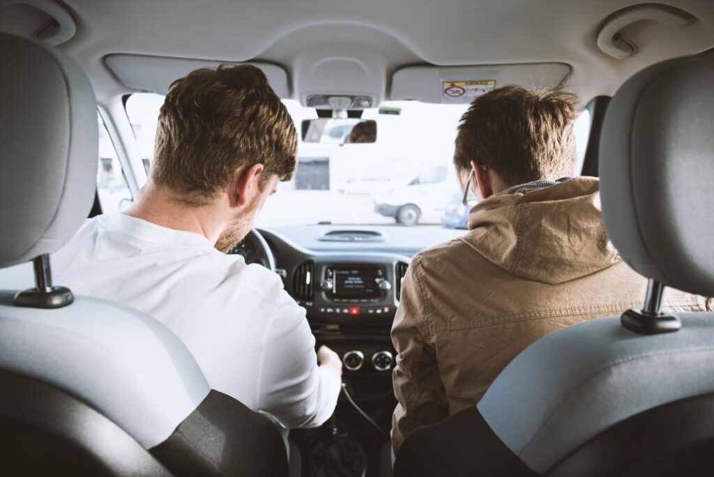 découvrez nos offres d'assurance auto spécialement conçues pour les jeunes conducteurs. profitez de taux compétitifs, d'une couverture adaptée et de conseils personnalisés pour conduire en toute sérénité.