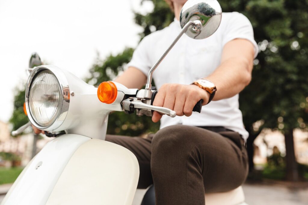 découvrez l'assurance scooter mma, une couverture adaptée à vos besoins pour rouler en toute sérénité. profitez de garanties sur mesure, d'une assistance 24/7 et d'un service client à votre écoute pour protéger efficacement votre véhicule.