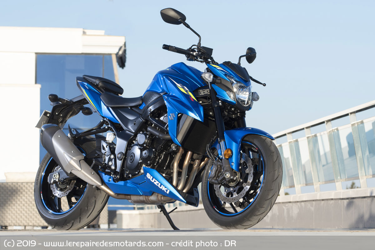 découvrez la suzuki gsx-r 600 a2, une moto sportive qui allie performance et maniabilité. idéale pour les pilotes novice, elle offre une puissance maîtrisée tout en conservant le style emblématique des gsx-r. explorez ses caractéristiques, son design moderne et préparez-vous à vivre des sensations inédites sur la route.