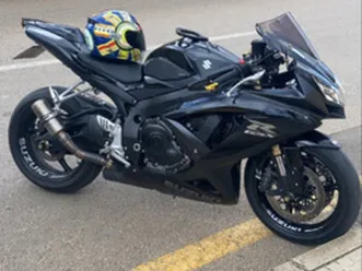 découvrez la suzuki gsx-r 600 a2, une moto sportive légère et agile, idéale pour les conducteurs novices souhaitant une expérience de conduite exaltante. performante et esthétique, elle allie puissance et maniabilité pour des trajets sur route ou sur circuit inoubliables.