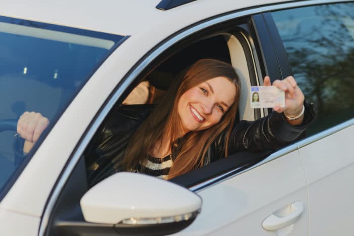 découvrez comment obtenir votre permis à 17 ans et les meilleures options d'assurance pour jeunes conducteurs. faites le plein de conseils pour garantir votre sécurité sur la route et profiter de votre indépendance tout en maîtrisant votre budget.