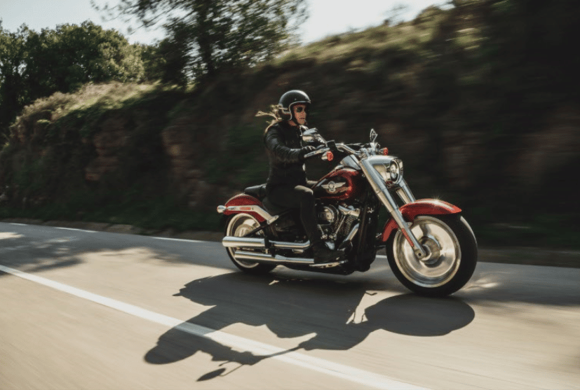 découvrez la responsabilité de l'assureur moto : obligations légales, garanties essentielles et conseils pour choisir la meilleure couverture pour votre deux-roues.