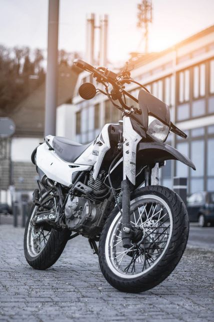 découvrez notre assurance moto spéciale pour les titulaires du permis a1. bénéficiez de garanties adaptées à votre deux-roues, d'une protection complète et d'un service client à votre écoute. protégez votre passion tout en roulant en toute sérénité.