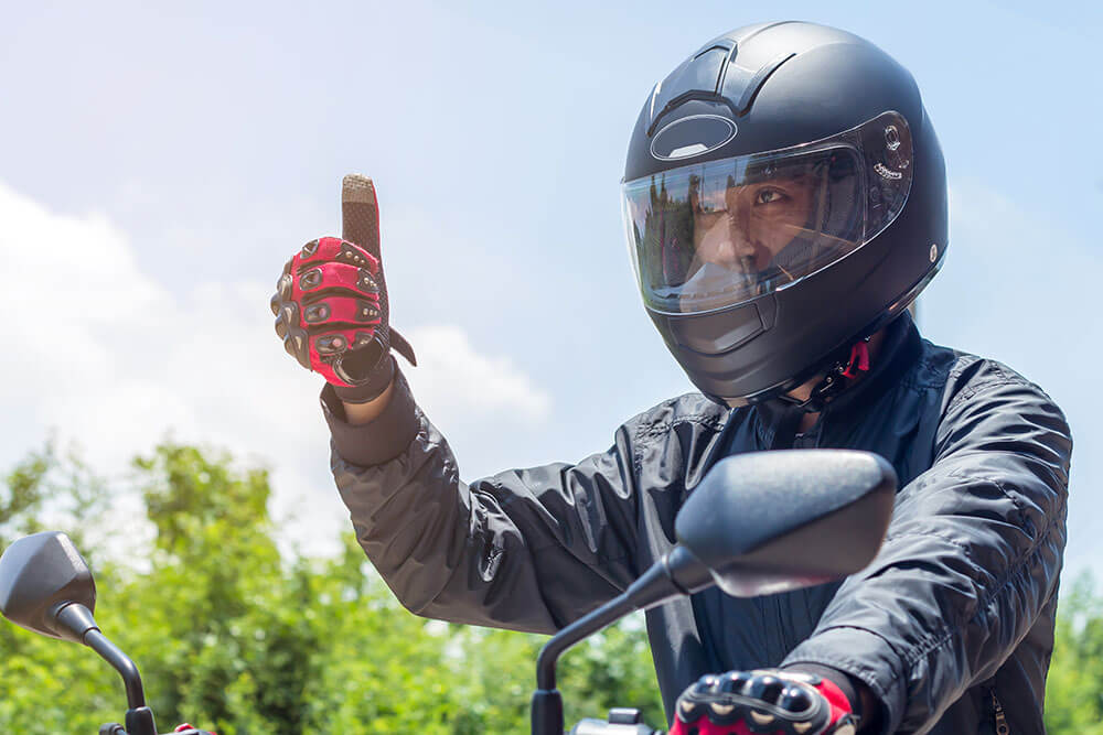 découvrez les meilleurs conseils pour faire le bon choix d'équipement moto en 2020. suivez notre guide complet pour sélectionner le casque, les vêtements et les accessoires qui garantissent sécurité et confort sur la route.